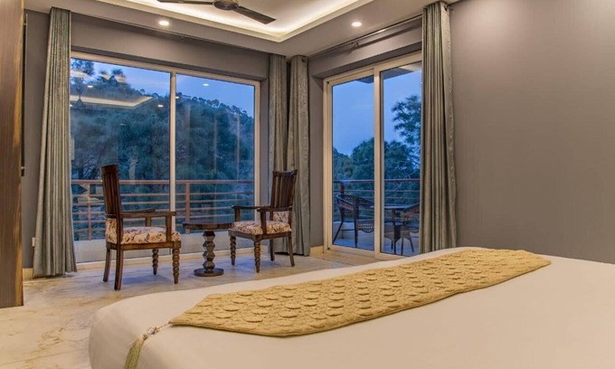 Kasauli Cama Y Desayuno | Majestic Pines || Mesmerizing Hill View Full Villa