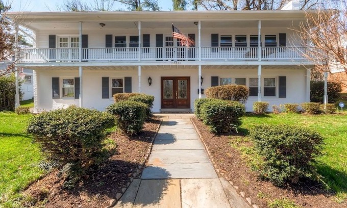 Donaldson Run Casa | Majestic Residence, Theater, Gym - 5 miles from DC