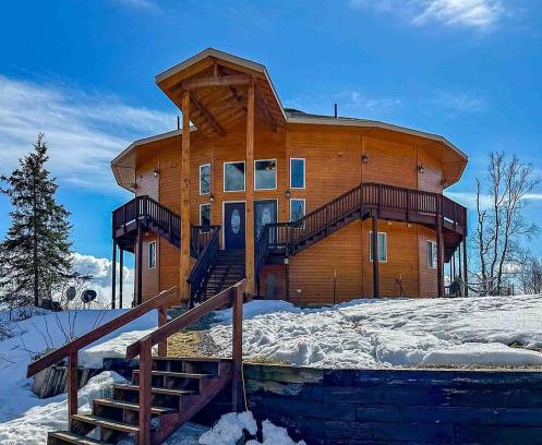 Knik-Fairview Casa | Majestic View Roundhouse - Peace Room