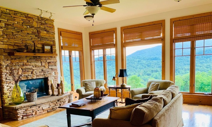 Cullowhee Condominio | Majestic views from this fabulous condo in Trillium Links & Lake Club community!