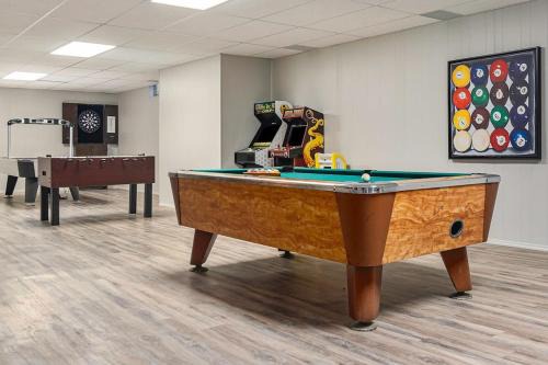 Council Bluffs Casa | Majestic VIEWS FunAmenities & Best for Huge Group