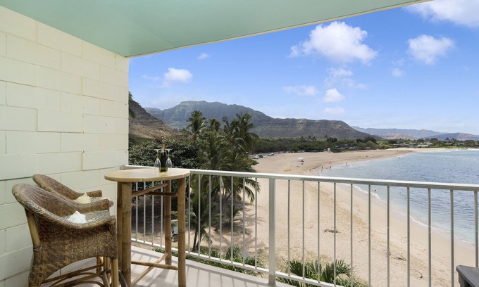 Makaha Condominio | Makaha Shores Beach Front Ocean View Studio W/ AC