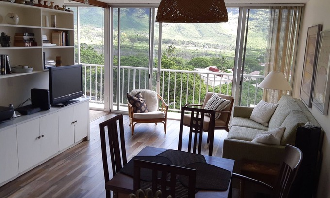 Makaha Condominio | Makaha Valley Towers 1 BR - Muy pintoresco y recientemente renovado!