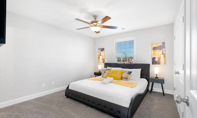 Clarksville Condominio | Make Lemonade in luxury w/ king bed & free parking