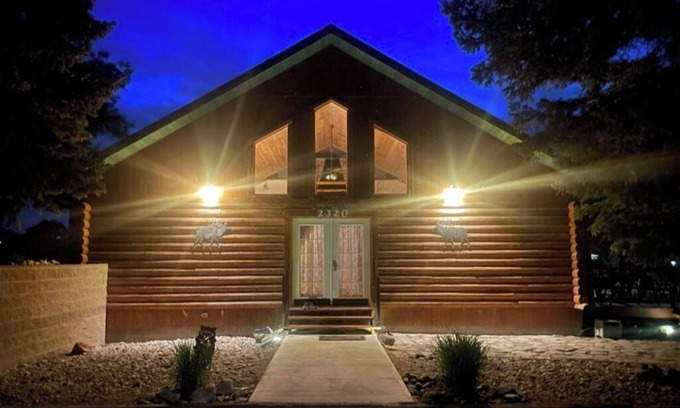 Fort Benton Casa | Make memories at our unique & family/pet-friendly log home in historic Ft Benton