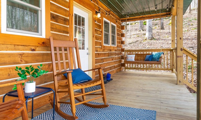 Birdseye Cabina | Make memories at the lake or on the porch at The Toasted Marshmallow Cabin!
