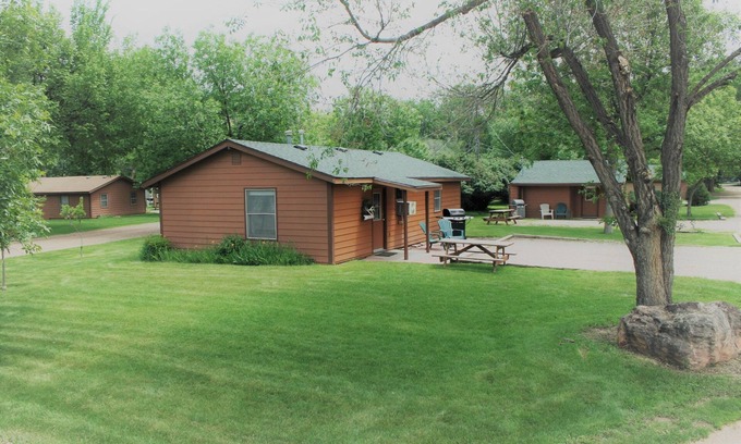 Rapid City Cabina | Make memories from your patio - In Rapid City On Canyon Lake Thirty Minutes from Mt Rushmore
