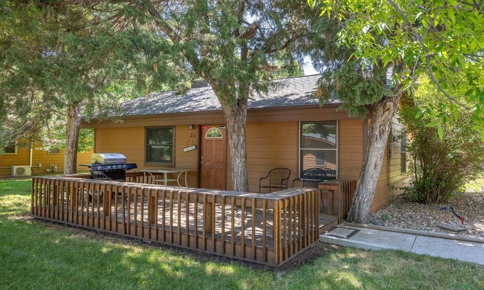 Rapid City Cabina | Make Memories from your Deck - In Rapid City On Canyon Lake Thirty Minutes from Mt Rushmore