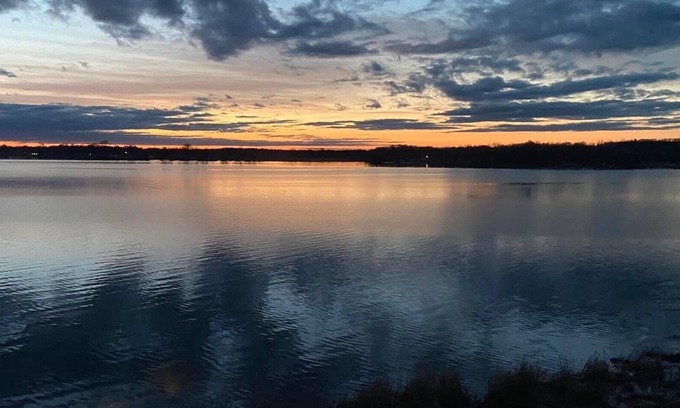 Annandale Cabina | Make Memories on Sugar Lake 45 min from Metro! 3BR/2BA