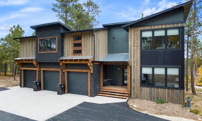 Deadwood Casa | Make Time Lodge In Powder House Pass