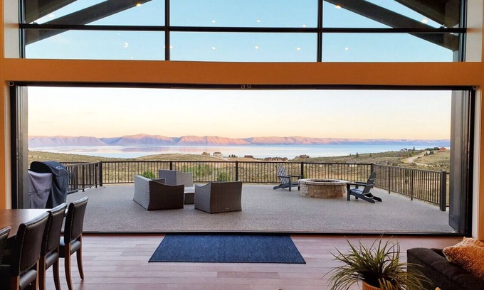 Fish Haven Cabina | Make your next family reunion, corporate retreat, or special event unforgettable.