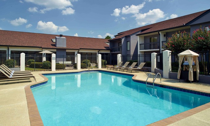 Norcross Casa | Make Your Trip All The More Enjoyable! Free Parking, Pets Allowed, Onsite Pool