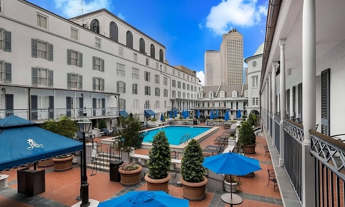 French Quarter Complejo | Make Your Trip More Enjoyable! 3 Classy Units, Pets Allowed, Outdoor Pool!