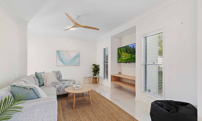 Mount Coolum Casa | Makin' Waves l Walk to the beach in 2 mins! Heated pool!