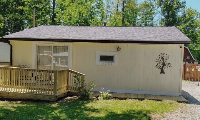 Geneva-on-the-Lake Cabaña | Making Memories Cottage GOTL - Charming 2-bedroom cottage with WiFi and AC