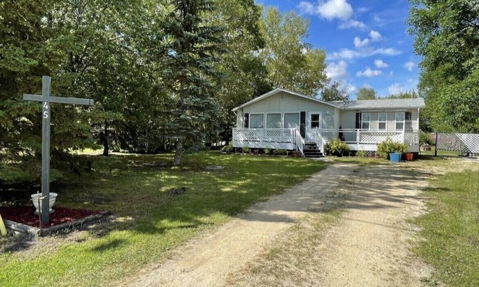 Chalet Beach Cabina | Making memories in Matlock,MB