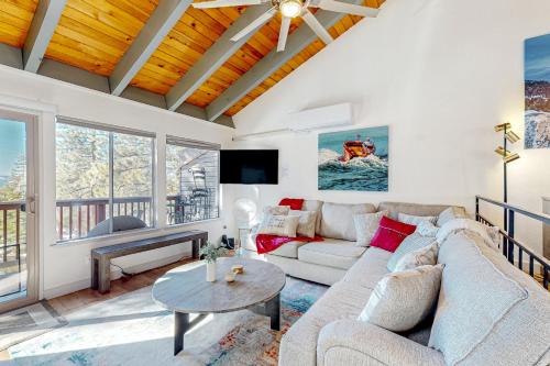 Zephyr Cove Apartamento | Making Waves, Unit B
