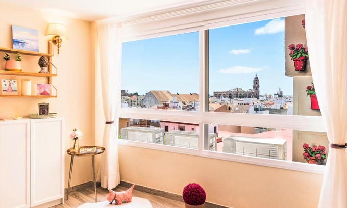 El Ejido Apartamento | Malaga Centre Apartment with Parking