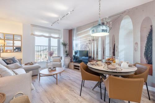 Palma-Palmilla Apartamento | Malaga Skyline 8 Pool & Parking Free