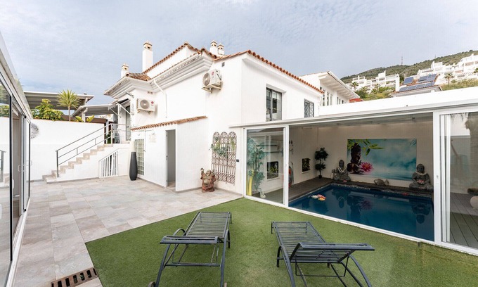 Benalmádena Chalet De Esquí | MalagaSuite Plumaria House