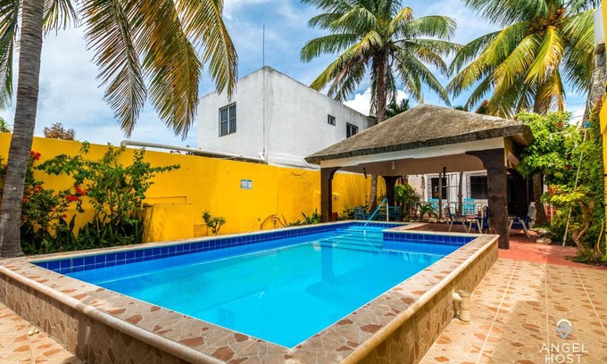 Municipio de Progreso Apartamento | Malecon Beach House in Progreso 1 block from beach