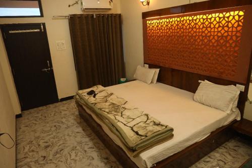 Ujjain Hotel | Malhotra Resort