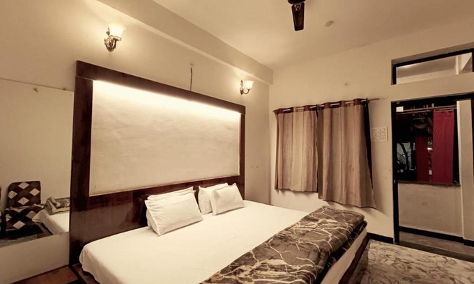 Ujjain Hotel | Malhotra restaurant and resorts
