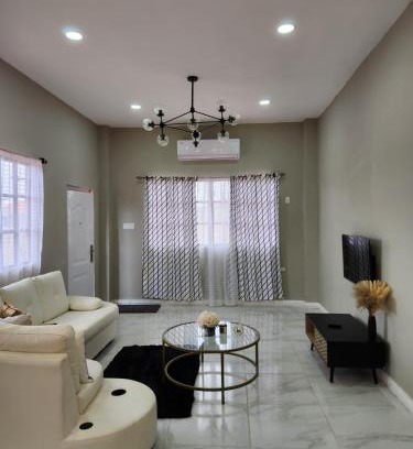 Demerara-Mahaica Apartamento | Malik SuitesGY