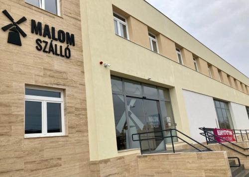 Karcag Otro | Malom Munkásszálló