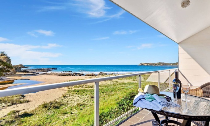 Malua Bay Apartamento | Malua Dream - Absolute Beachfront Apartment