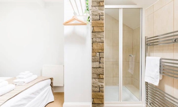 Little Malvern Apartamento | Malvern Wells Apartment with Lovely Balcony Views