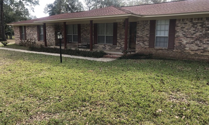 Florida Panhandle Casa | Mama's House has a Garage & Sparkling Clean. 4 bedrooms 3 baths. sleeps 8