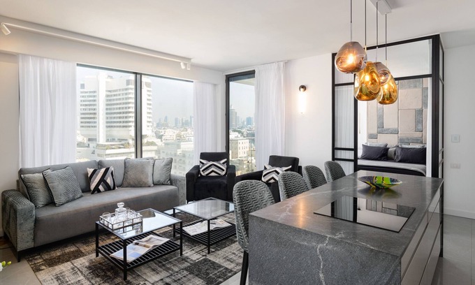 Kerem HaTeimanim Apartamento | MAMAD High End 2BR with City & Sea View by FeelHome