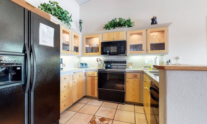 Mammoth Lakes Condominio | Mammoth West 137 Updated Deluxe Condo, Just A Short Walk to Canyon Lodge by RedAwning