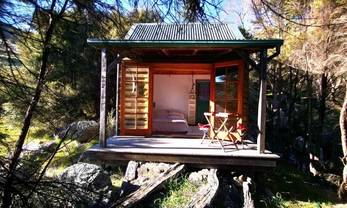 Christchurch District Otro | Manaaki Mai, Rustic Retreat Bush Cabin