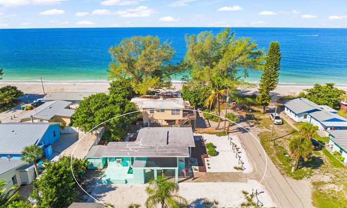 Englewood Cabaña | Manasota Key Beach Cottage Just Thirty Steps from the Beach