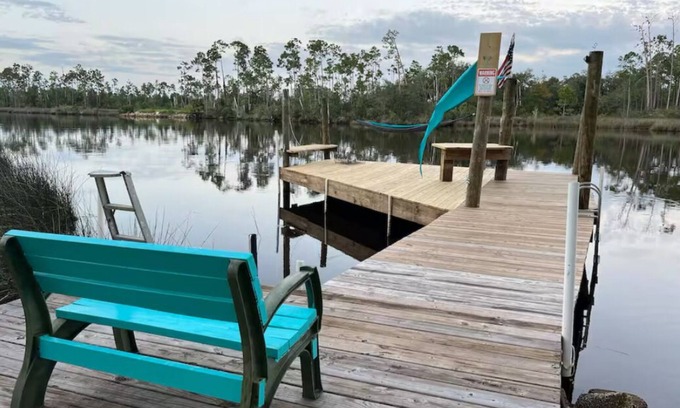 Gulf County Casa | Manatee Cove on the waterway with 5 acres. Pet Friendly. 5 minutes to the beach!