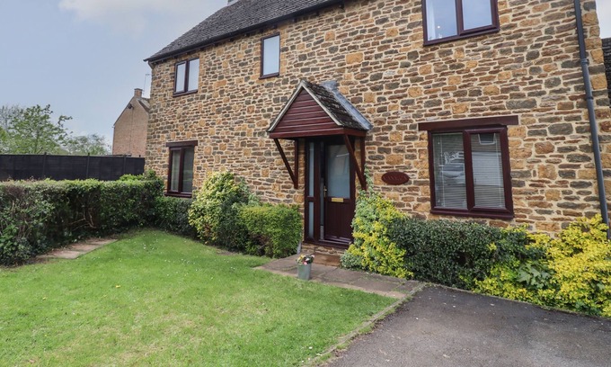 Banbury Casa | MANATON, with open fire in Deddington