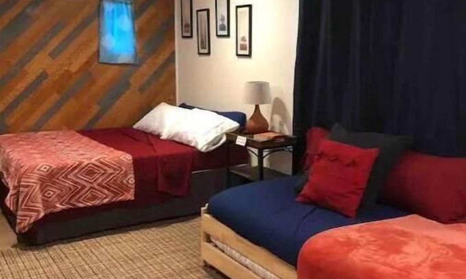 Northwest Los Angeles Heights Apartamento | Mandala Studio. Quiet comfortable space near downtown San Antonio. Pets welcome