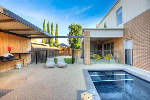 Echuca Casa | Mandel on High - Echuca Holiday Homes