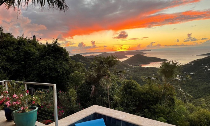 Ajax Peak Cabaña | MandeVilla Cottage at Ixora great reviews amazing location.
