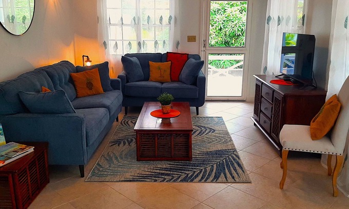 Valley Church Cabaña | Mango Tree Cottage with Chill Pool. Short Walk To The Beach