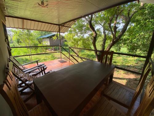 Pahala Maragahawewa Otro | mango villa wilpattu