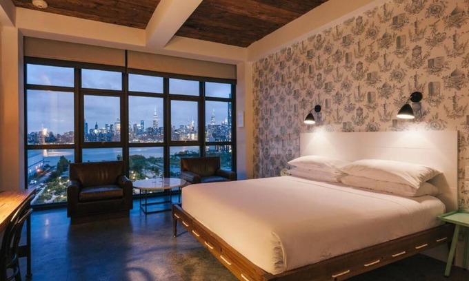 Williamsburg Hotel | Manhattan Skyline l Wythe Hotel l King Room with a View