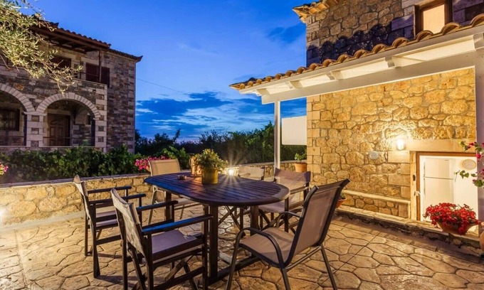 Riglia Casa | Mani's Aura Seaside-Enchanting Stone Gem