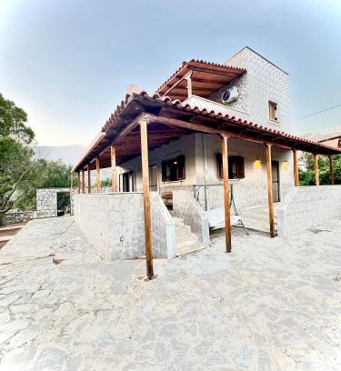 Alika Casa | Mani Spot in Almiro