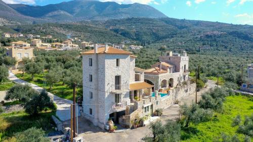 Riglia Casa | Mani Stone Towers