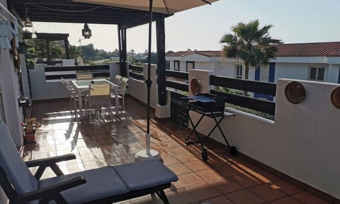 Alcorrin Casa | Apto amplio para 6/7 personas. Terraza 30m. A 1,2 km de la playa, con 4 piscinas