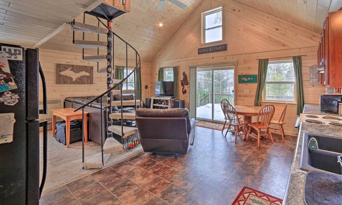 Steuben Cabina | Manistique Cabin w/ Grill - Near Thunder Lake