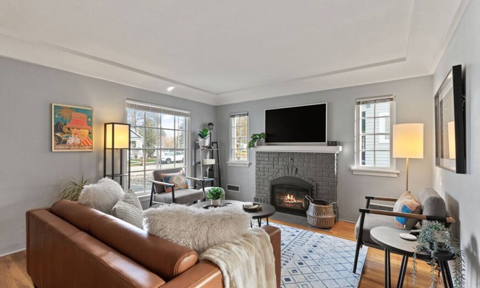 Rockwood Casa | Manito Park Cozy Getaway: Fireplace, hospitals, 5min to downtown